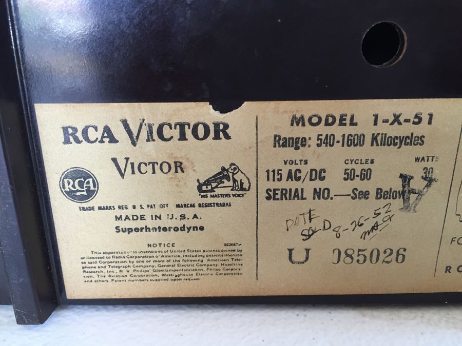 JUST ADDED - Vintage RCA Victor Tube Radio Model 1-X-51 Bakelite 'Golden Throat' Working [Photo 3]