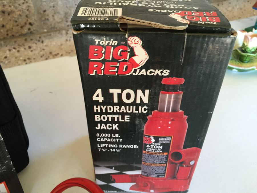 JUST ADDED - Automobile And Tool Lot [Photo 3]