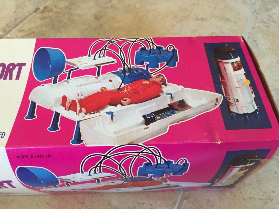 The Six Million Dollar Man Bionic Transport And Repair Station In Box Kenner 1975 [Photo 3]
