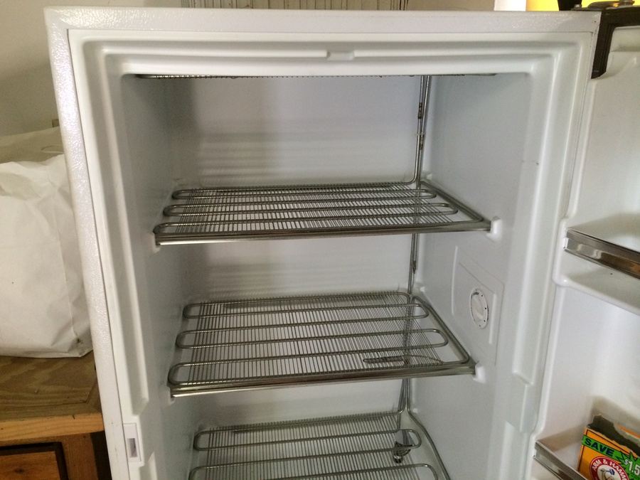 Norge 15.2 cu ft Upright Freezer [Photo 4]