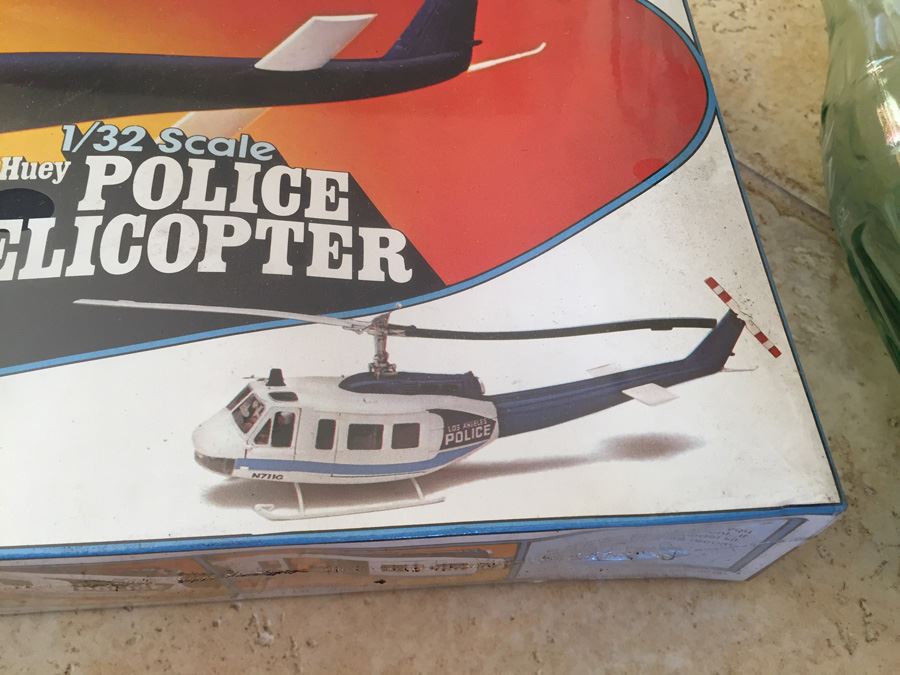 Sealed Revell Model Kit Of Bell Huey LAPD Police Helicopter 1978 [Photo 4]