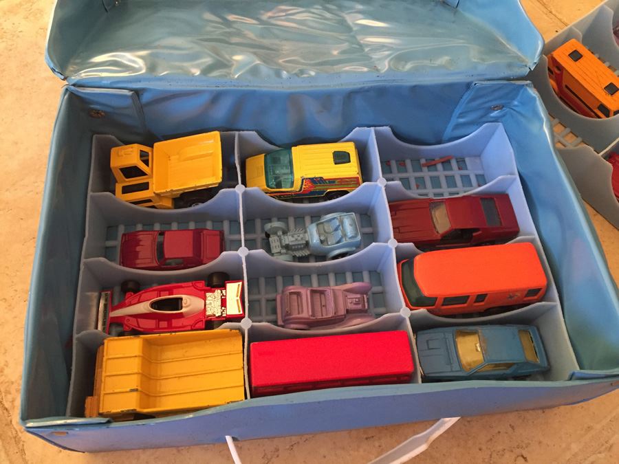 Collectors Car Case With 20 Cars [Photo 3]