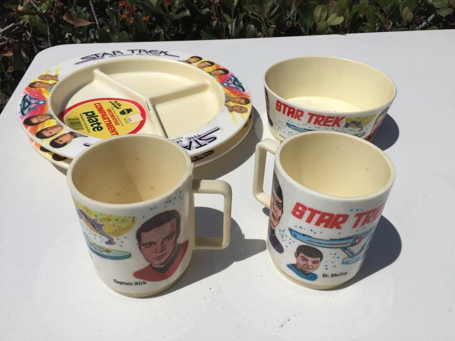 Vintage 1975 & 1979 Collection Of Star Trek Plates, Coffee Cups And Bowl