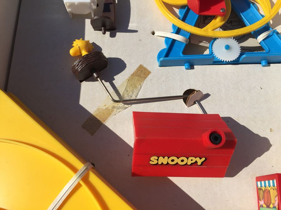 aviva toy company snoopy