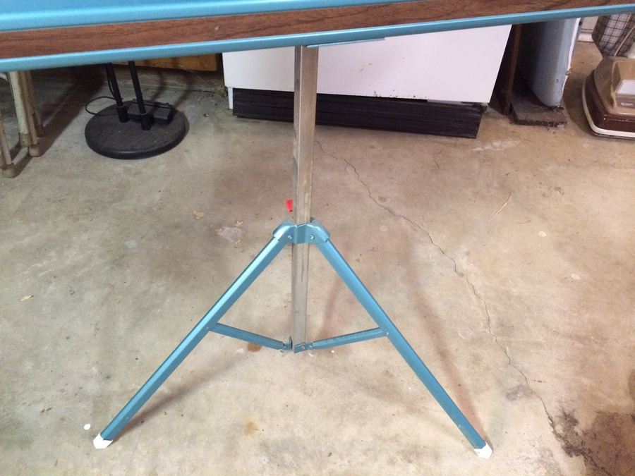 Vintage Da-Lite Silver-Lite Projection Screen [Photo 3]