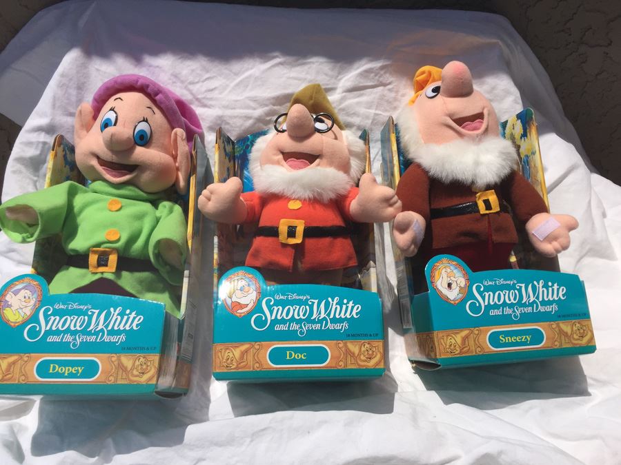 Walt Disney's Snow White And The Seven Dwarfs Dopey, Doc And Sneezy New In Box Mattel 1992