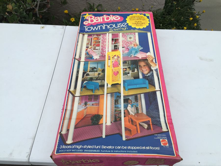 Barbie Townhouse 3 1/2 Feet High Mattel 1977 [Photo 1]