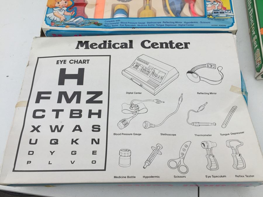 Vintage Kid's Doctors Medical Play Sets [Photo 13]