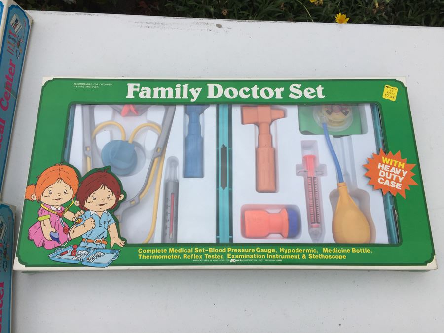 Vintage Kid's Doctors Medical Play Sets [Photo 3]