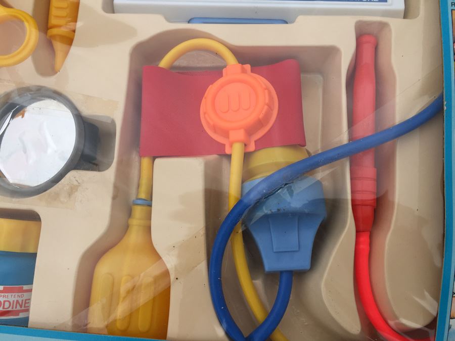 Vintage Kid's Doctors Medical Play Sets [Photo 7]