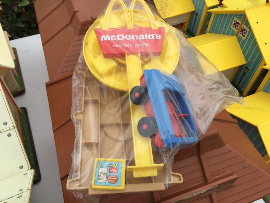 MEGA Vintage Fisher Price Play Sets Including McDonalds, Airport, Farm And Tons More [Photo 19]