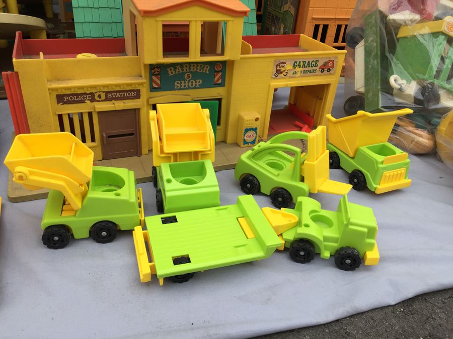MEGA Vintage Fisher Price Play Sets Including McDonalds, Airport, Farm And Tons More [Photo 70]