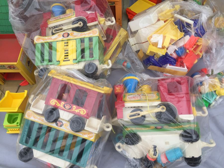 MEGA Vintage Fisher Price Play Sets Including McDonalds, Airport, Farm And Tons More [Photo 51]