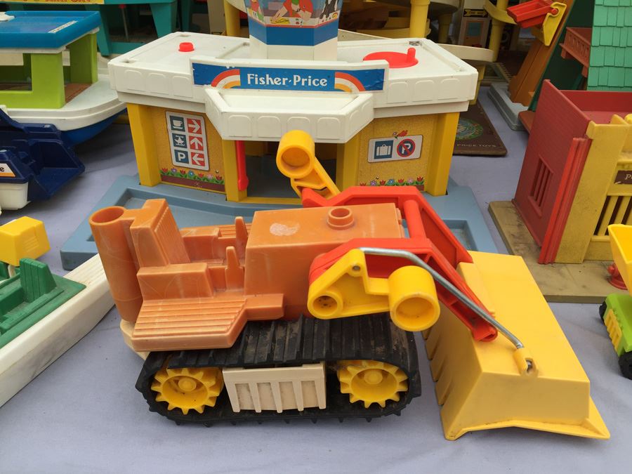 MEGA Vintage Fisher Price Play Sets Including McDonalds, Airport, Farm And Tons More [Photo 71]