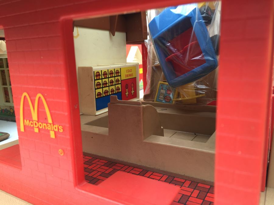 MEGA Vintage Fisher Price Play Sets Including McDonalds, Airport, Farm And Tons More [Photo 14]