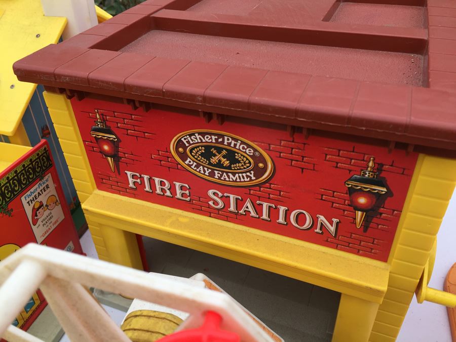 MEGA Vintage Fisher Price Play Sets Including McDonalds, Airport, Farm And Tons More [Photo 32]