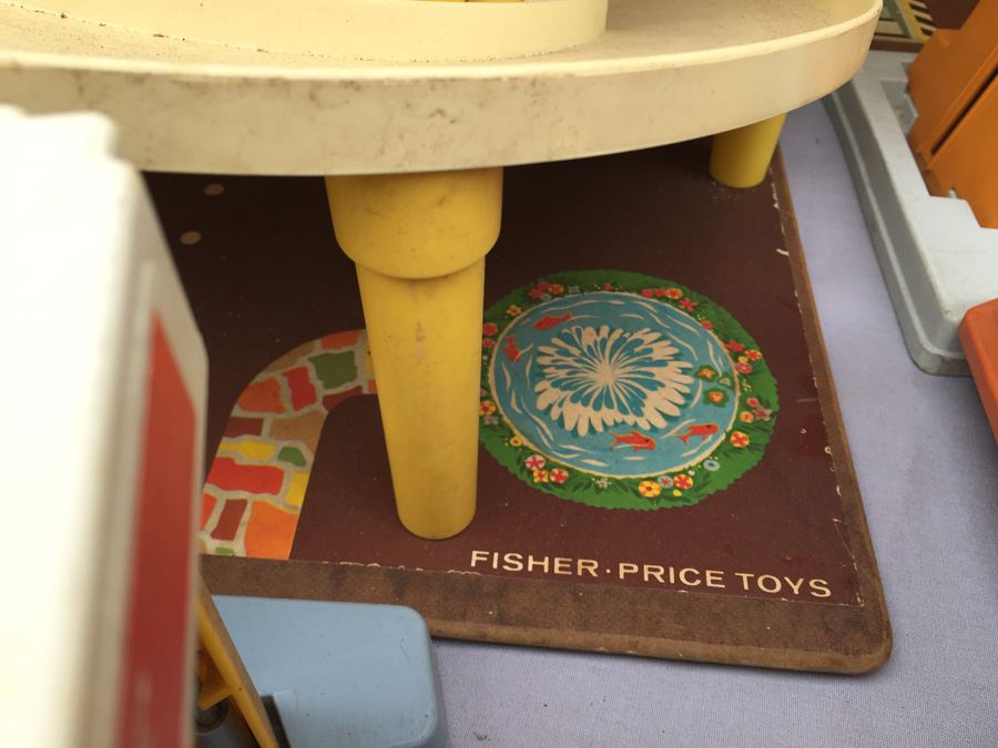MEGA Vintage Fisher Price Play Sets Including McDonalds, Airport, Farm And Tons More [Photo 67]
