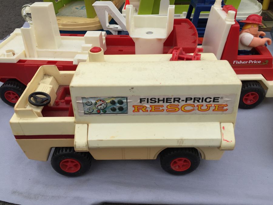 MEGA Vintage Fisher Price Play Sets Including McDonalds, Airport, Farm And Tons More [Photo 73]