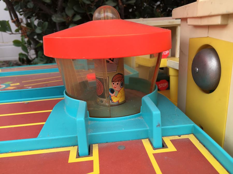 MEGA Vintage Fisher Price Play Sets Including McDonalds, Airport, Farm And Tons More [Photo 82]