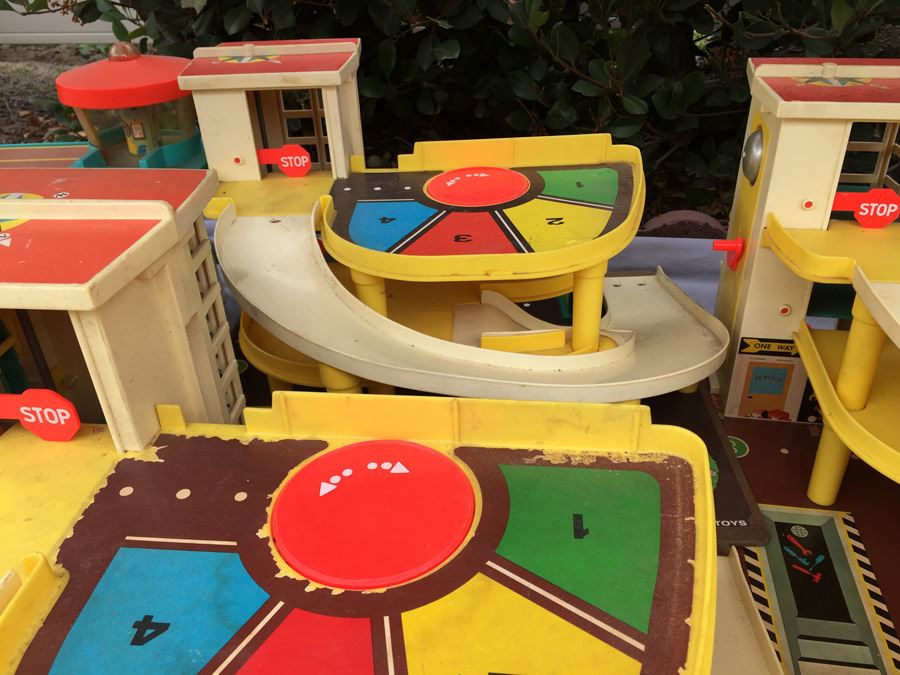 MEGA Vintage Fisher Price Play Sets Including McDonalds, Airport, Farm And Tons More [Photo 68]