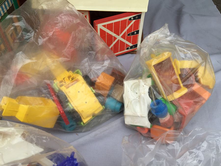 MEGA Vintage Fisher Price Play Sets Including McDonalds, Airport, Farm And Tons More [Photo 57]