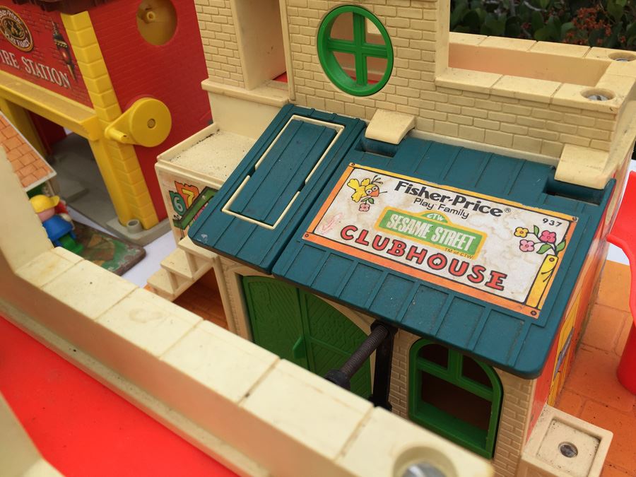 MEGA Vintage Fisher Price Play Sets Including McDonalds, Airport, Farm And Tons More [Photo 38]