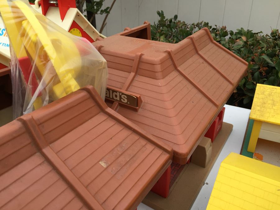 MEGA Vintage Fisher Price Play Sets Including McDonalds, Airport, Farm And Tons More [Photo 16]