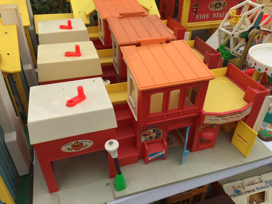MEGA Vintage Fisher Price Play Sets Including McDonalds, Airport, Farm And Tons More [Photo 25]