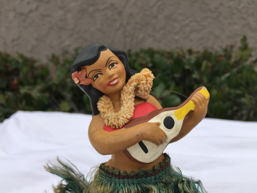 hula girl dashboard bobble