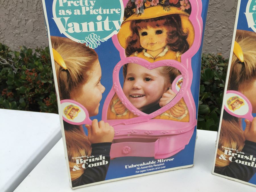 Durham's Pretty As A Picture Vanity New In Box Vintage 1979 [Photo 3]