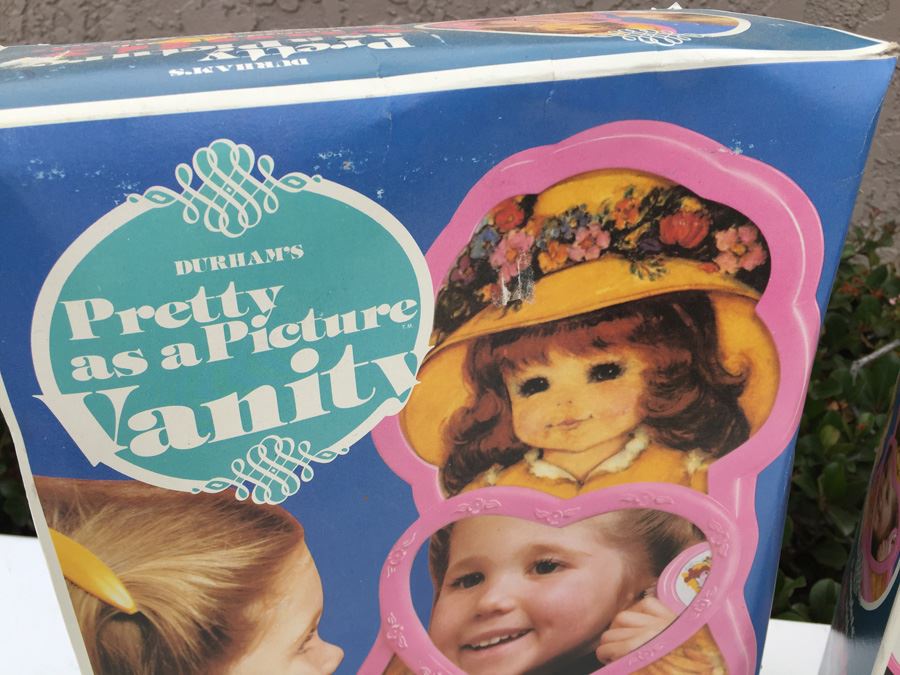 Durham's Pretty As A Picture Vanity New In Box Vintage 1979 [Photo 2]