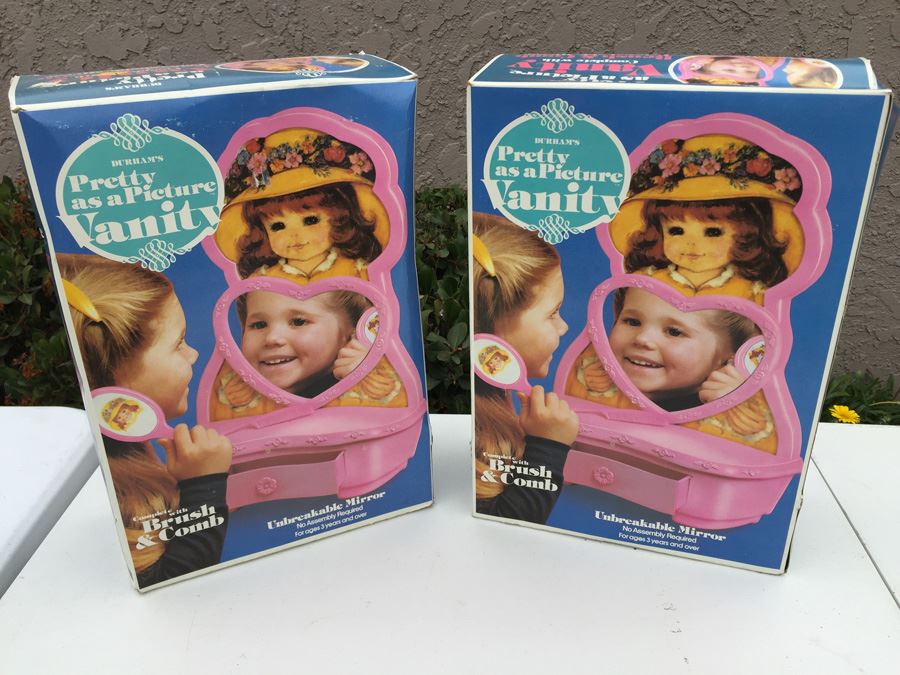 Durham's Pretty As A Picture Vanity New In Box Vintage 1979