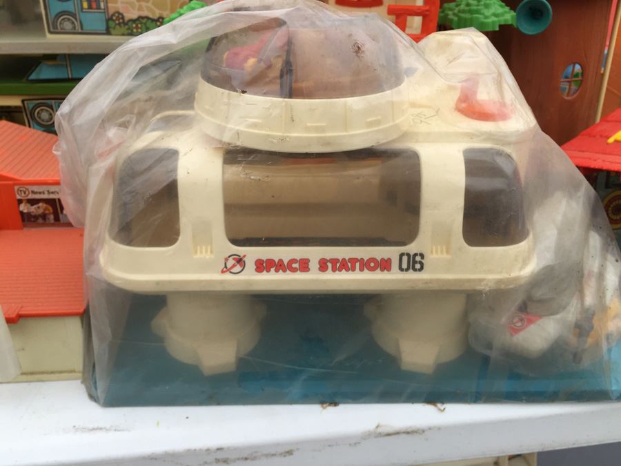 Huge Lot Of Various Playsets Including Playschool And Several Romper Room Weebles Haunted House Playsets [Photo 20]