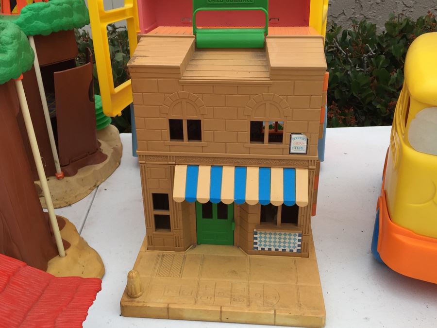 Huge Lot Of Various Playsets Including Playschool And Several Romper Room Weebles Haunted House Playsets [Photo 41]