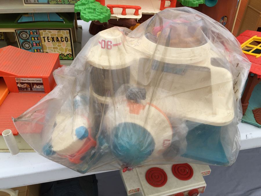 Huge Lot Of Various Playsets Including Playschool And Several Romper Room Weebles Haunted House Playsets [Photo 25]