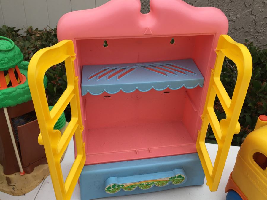 Huge Lot Of Various Playsets Including Playschool And Several Romper Room Weebles Haunted House Playsets [Photo 45]