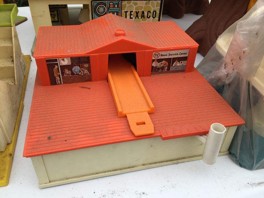 Huge Lot Of Various Playsets Including Playschool And Several Romper Room Weebles Haunted House Playsets [Photo 18]