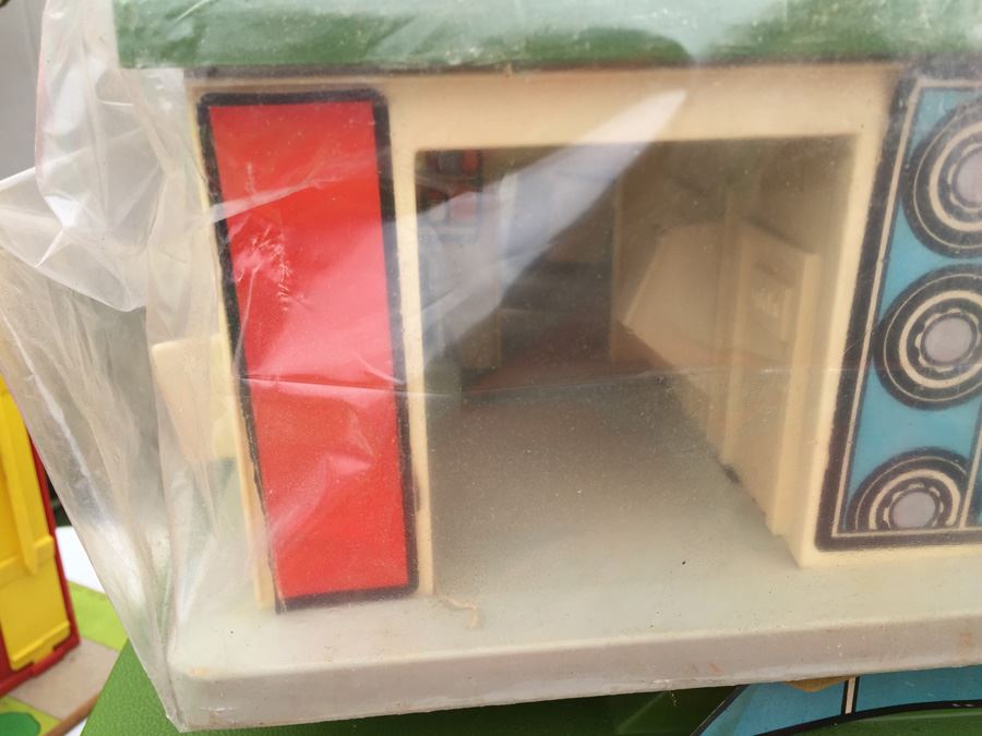 Huge Lot Of Various Playsets Including Playschool And Several Romper Room Weebles Haunted House Playsets [Photo 15]