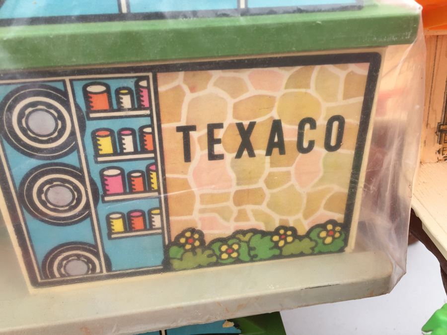 Huge Lot Of Various Playsets Including Playschool And Several Romper Room Weebles Haunted House Playsets [Photo 14]