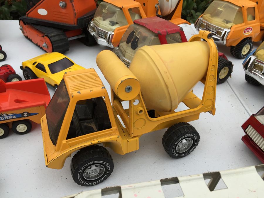 HUGE Lot Of Vintage TONKA Trucks And TONKA Vehicles [Photo 25]