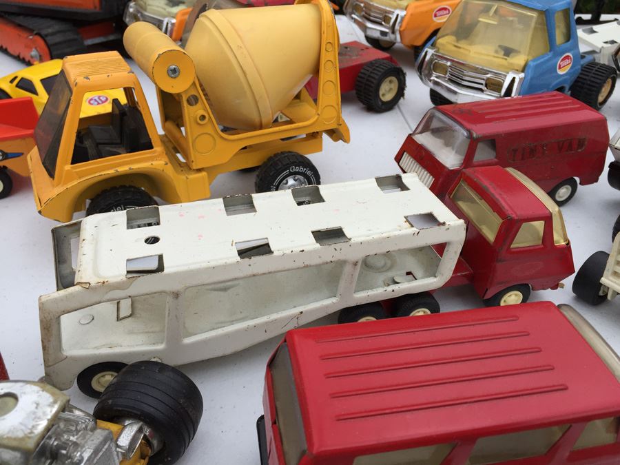 HUGE Lot Of Vintage TONKA Trucks And TONKA Vehicles [Photo 24]