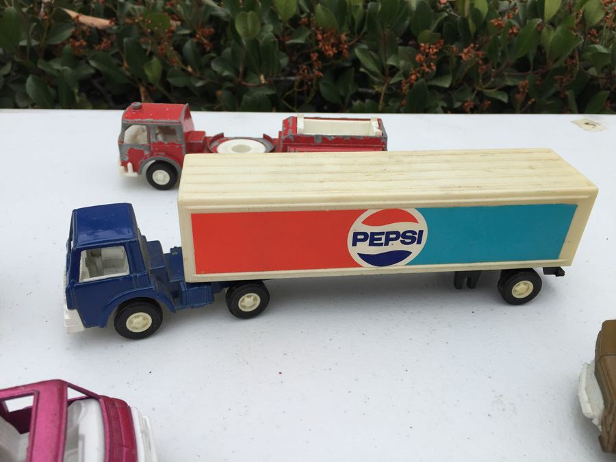 Vintage TOOTSIETOY Cars, Vehicles, Jeeps, Trucks And Ship Lot  [Photo 6]