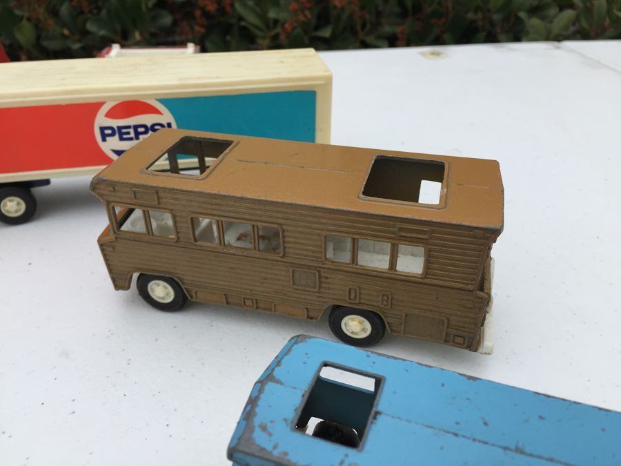 Vintage TOOTSIETOY Cars, Vehicles, Jeeps, Trucks And Ship Lot  [Photo 3]