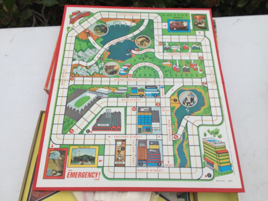 Vintage The Emergency! Game Firefighters Milton Bradley 1974 [Photo 7]