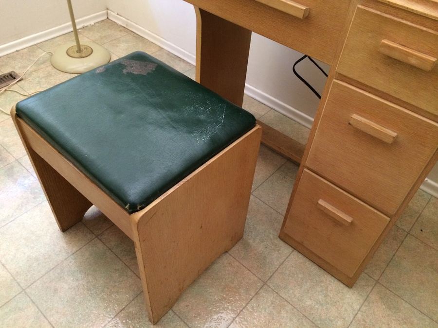 Vintage Singer 201-2 Sewing Machine w/ Cabinet, Manual, and Lot of Sewing Materials [Photo 18]