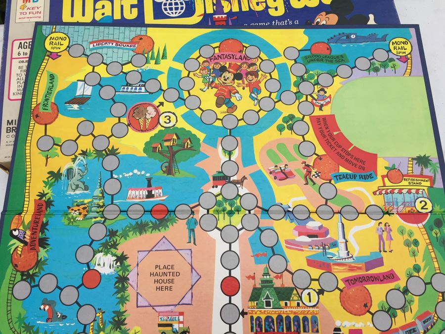 A Visit To Walt Disney World Magic Kingdom Board Game Milton Bradley ...