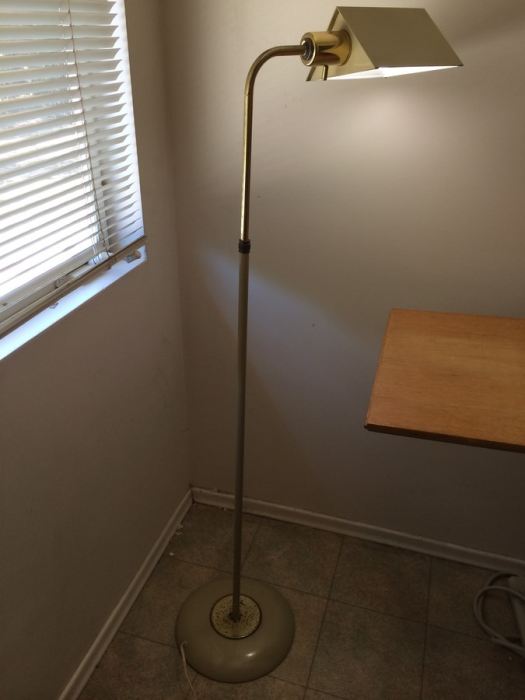 Retro Adjustable Floor Lamp [Photo 4]