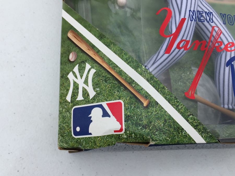 New York Yankies Barbie New In Box Mattel Vintage 1999 [Photo 5]