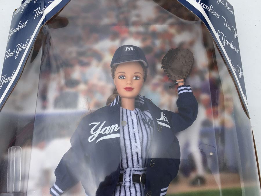 New York Yankies Barbie New In Box Mattel Vintage 1999 [Photo 2]