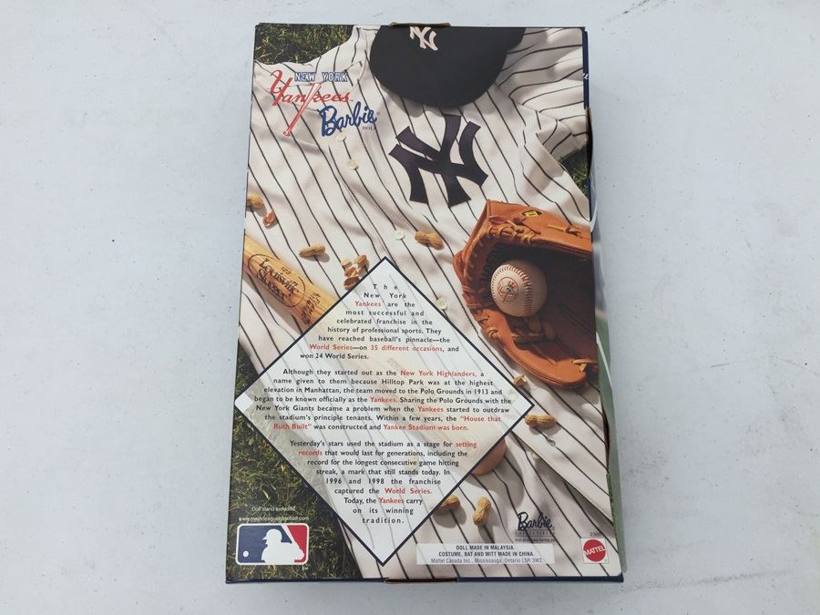 New York Yankies Barbie New In Box Mattel Vintage 1999 [Photo 9]